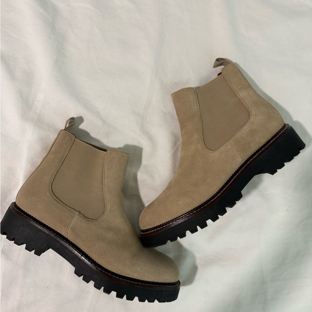 New Caslon Miller Chelsea Ankle Boot - Tan women’s size 10